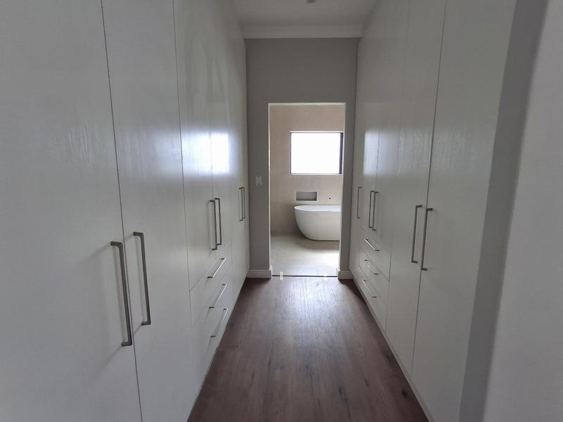 3 Bedroom Property for Sale in Sandy Point Western Cape